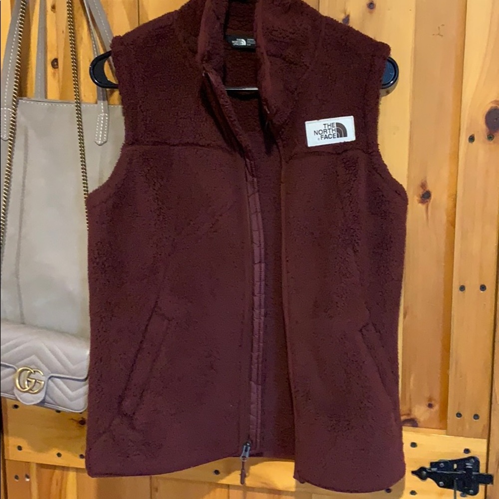 Women’s NorthFace Vest Small burgundy